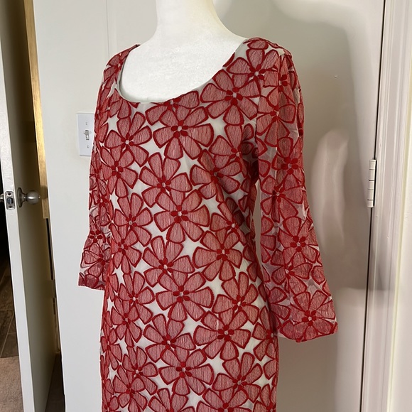 Diane Von Furstenberg red floral embroidered shift dress, size 6! - Picture 2 of 8